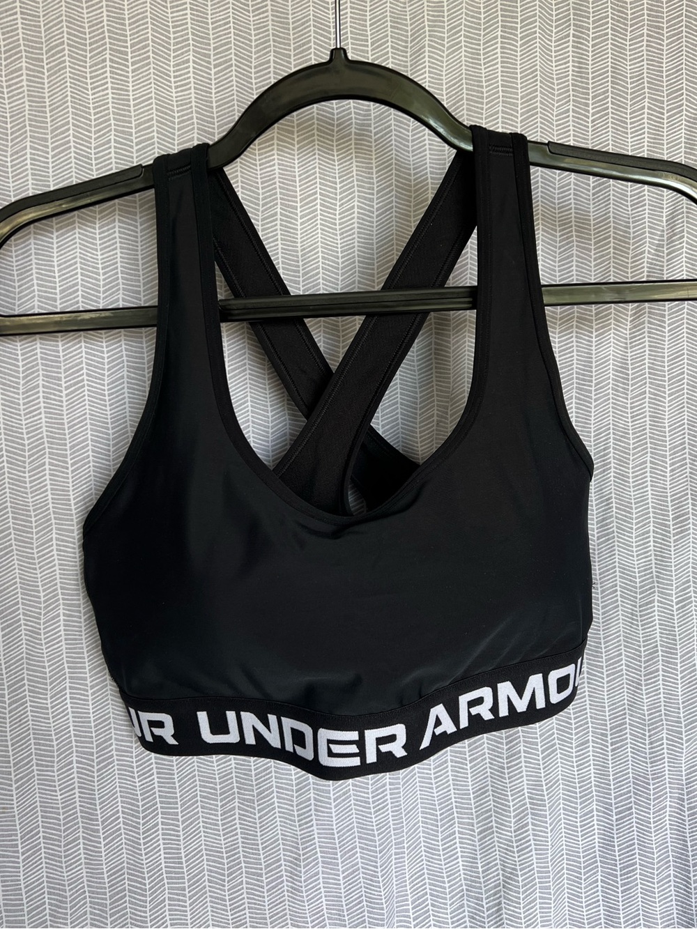 XL Under Armour Black Sports Bra with Crossback